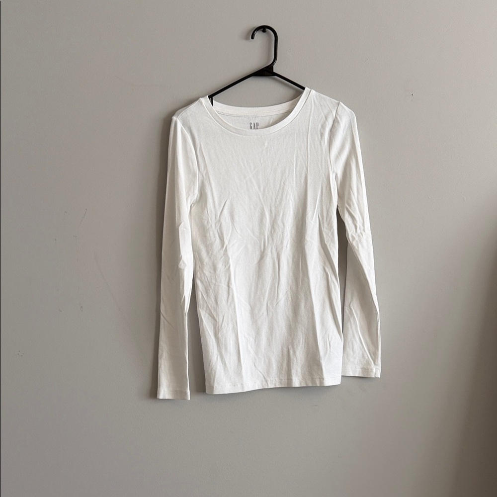 GAP Women's White Long-Sleeve Crewneck Tee